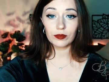 Missbeverlymills Chaturbate stream image from February 08, 2025