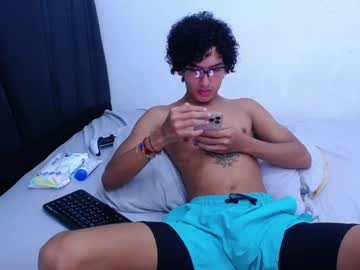 Tayronx33 Chaturbate stream image from February 08, 2025