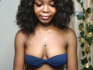 Thepetitequeeen Chaturbate stream image from February 08, 2025