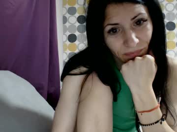 Evacrisxxx Chaturbate stream image from February 09, 2025