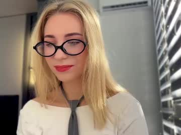 Valeria_Shydreamer Chaturbate stream image from February 09, 2025