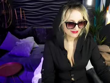 _Queen_Anna Chaturbate stream image from February 09, 2025