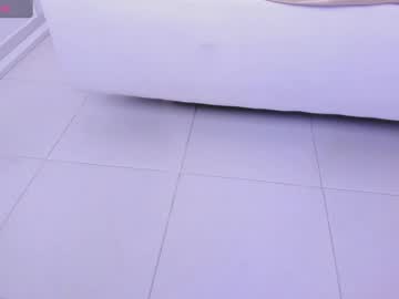 Lia_Petit Chaturbate stream image from February 09, 2025