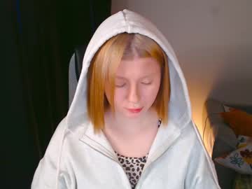 Loraloveu Chaturbate stream image from February 10, 2025