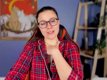 Laratacker Chaturbate stream image from February 10, 2025