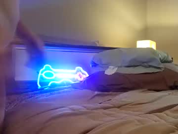 Milfygamergurl Chaturbate stream image from February 10, 2025