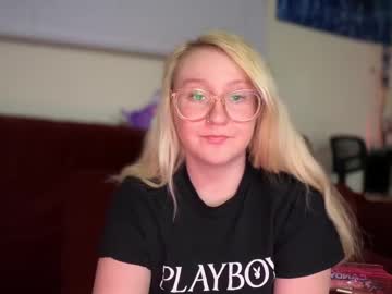 Vanillapuddingpie Chaturbate stream image from February 10, 2025