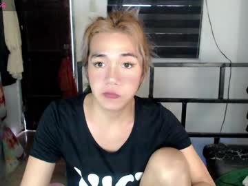 Foxyinnocentstar Chaturbate stream image from February 10, 2025