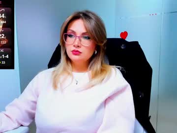 Evelyne_Rose Chaturbate stream image from February 10, 2025