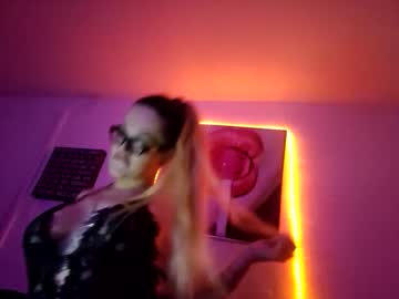 Lunajade9 Chaturbate stream image from February 10, 2025