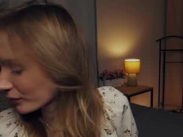 Rowenacroyle Chaturbate stream image from February 10, 2025