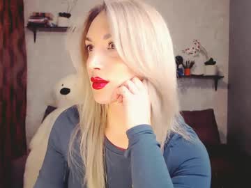Millaxqueen Chaturbate stream image from February 10, 2025