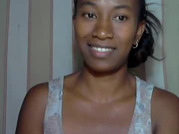 Minouch211907 Chaturbate stream image from February 10, 2025