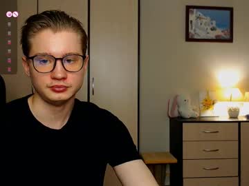 Lessyxjhony Chaturbate stream image from February 10, 2025
