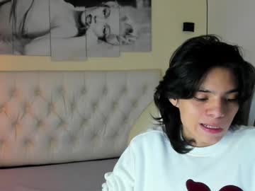 Mikaelphantom Chaturbate stream image from February 10, 2025