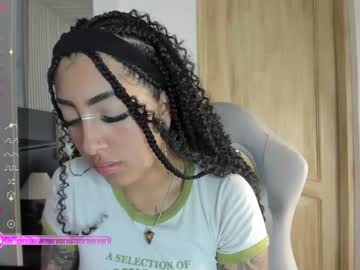 Missnickeloo Chaturbate stream image from February 10, 2025