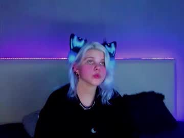 Joannlowe Chaturbate stream image from February 10, 2025