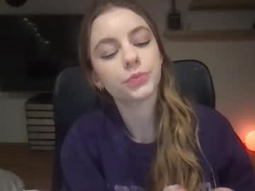 Ariacreazy Chaturbate stream image from February 10, 2025
