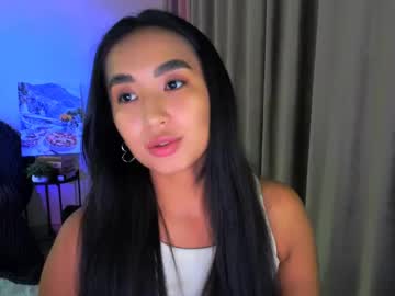 Worldofkim Chaturbate stream image from February 10, 2025