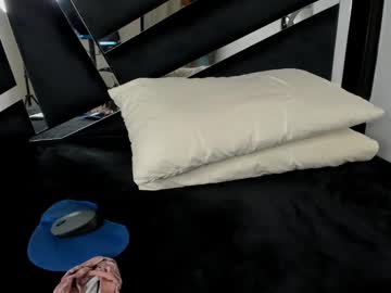 Zarahtx Chaturbate stream image from February 10, 2025