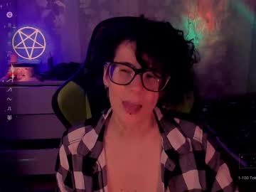 Yourscosmic Chaturbate stream image from February 10, 2025