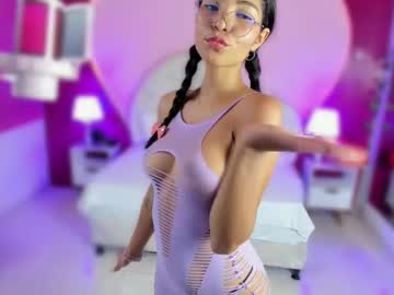 Lauramartin1 Chaturbate stream image from February 11, 2025
