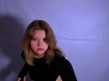 Mina27372 Chaturbate stream image from February 11, 2025