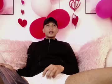 Tiago_Hwang Chaturbate stream image from February 11, 2025