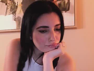 Tinapretty Chaturbate stream image from February 11, 2025
