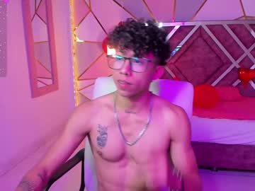 Akazaboy Chaturbate stream image from February 11, 2025