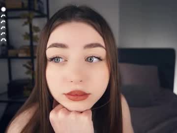 Rowenahallman Chaturbate stream image from February 11, 2025