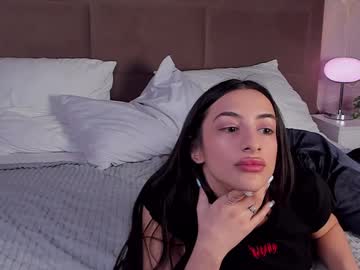 Kellybajou Chaturbate stream image from February 11, 2025