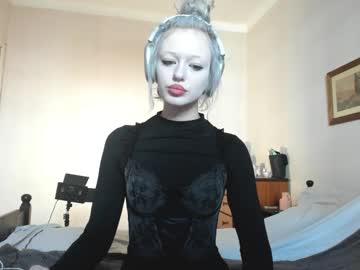 Mollycodle Chaturbate stream image from February 11, 2025