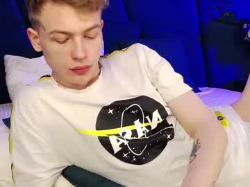 Theo__Green Chaturbate stream image from February 11, 2025