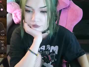Broodmommyy3 Chaturbate stream image from February 11, 2025