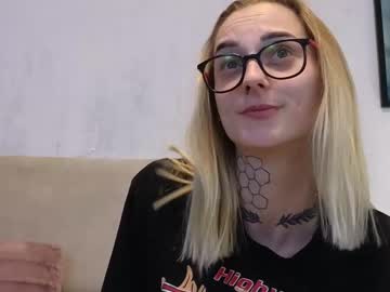 Harleyvee Chaturbate stream image from February 11, 2025