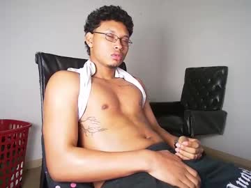 Ye_Zinamons Chaturbate stream image from February 11, 2025
