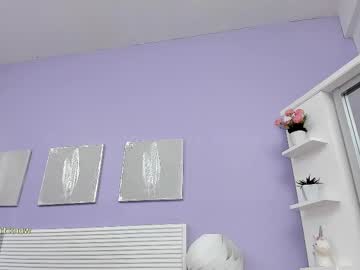 Emmacreamy Chaturbate stream image from February 11, 2025
