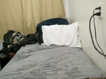 Hitthewronglick Chaturbate stream image from February 11, 2025