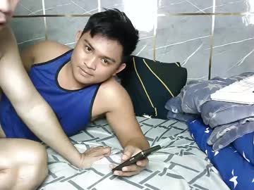 Hugepinoy25 Chaturbate stream image from February 11, 2025