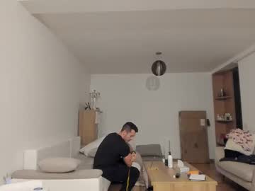 Roberto4ever Chaturbate stream image from February 11, 2025