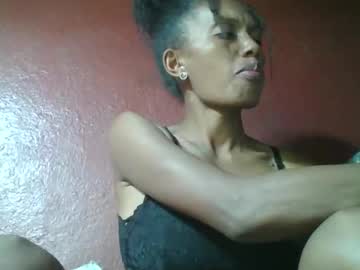 Ninie246746 Chaturbate stream image from February 11, 2025
