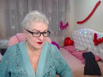 Kaylesmoll Chaturbate stream image from February 11, 2025