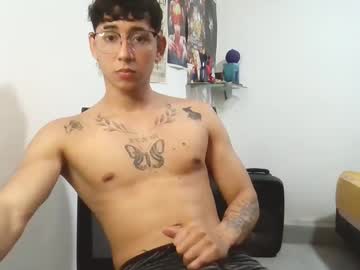 Dillom420 Chaturbate stream image from February 11, 2025