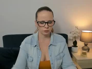 Floweremma Chaturbate stream image from February 11, 2025