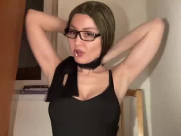 Missmoon111 Chaturbate stream image from February 11, 2025