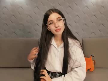 Sweetyevve Chaturbate stream image from February 11, 2025