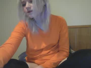 Trixieuwu Chaturbate stream image from February 11, 2025