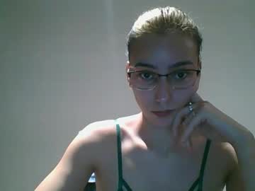 Roxy2012946378 Chaturbate stream image from February 11, 2025