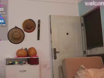 Duamilktits Chaturbate stream image from February 12, 2025